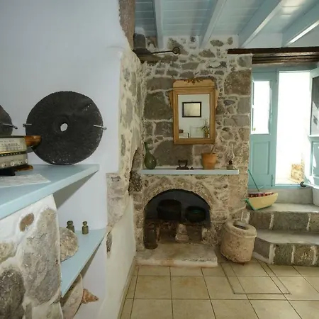 Old Traditional House * Mandrákion