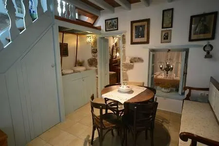Old Traditional House Apartament Mandrákion
